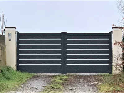 Ce beau portail en aluminium est adapté à tout type d’environnement et de style