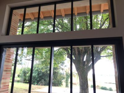 Magnifique maison gersoise avec de nouvelles fenêtres en aluminium qui font rentrer la lumière naturelle dans l'habitat :